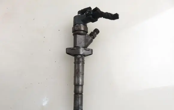 Fuel injector