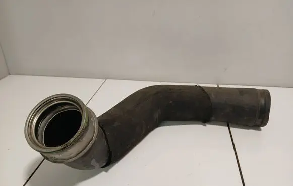Mercedes-Benz R W251 Intercooler hose/pipe 5774052