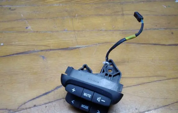 Suzuki Liana Multifunctional control switch/knob 75B111