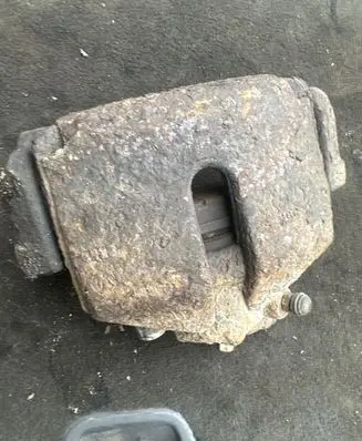 Volkswagen PASSAT B6 Front brake caliper