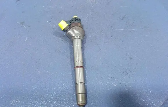 Skoda Octavia Mk3 (5E) Fuel injector 04L130277AC