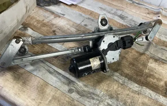 Skoda Octavia Mk1 (1U) Front wiper linkage and motor 1J1955113C
