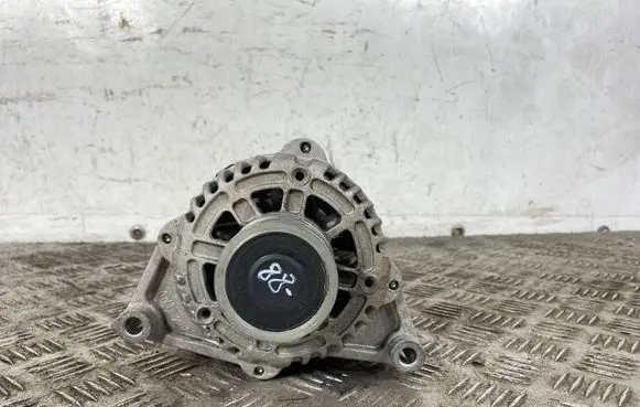 Opel Zafira C Generator/alternator 1358188
