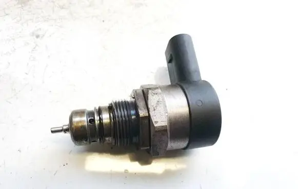 BMW 3 E90 E91 Fuel main line pipe 0281002949 16645369