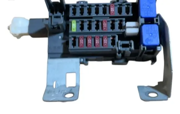 Nissan Juke I F15 Fuse module