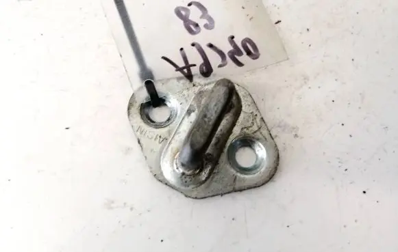 Toyota Avensis T220 Front door lock loop/hook striker 