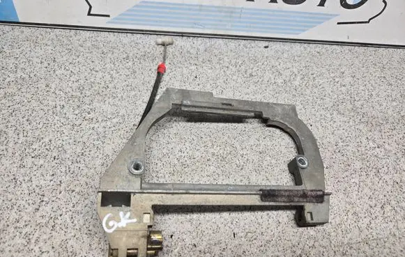 BMW 5 E39 Rear door exterior handle/bracket 51228209103