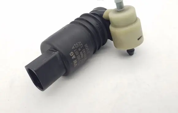 Skoda Octavia Mk2 (1Z) Windscreen/windshield washer pump 1T0955651A 3028143