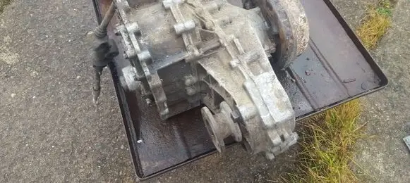 Nissan Patrol Y60 Gearbox transfer box case 6817