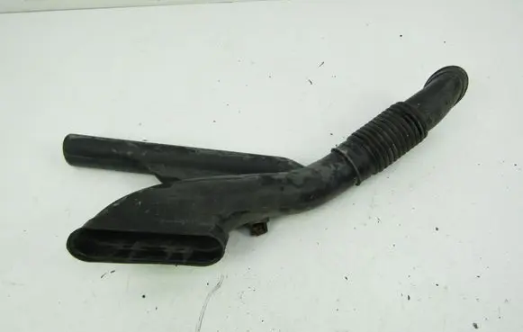 Opel Corsa D Air intake hose/pipe 55557182