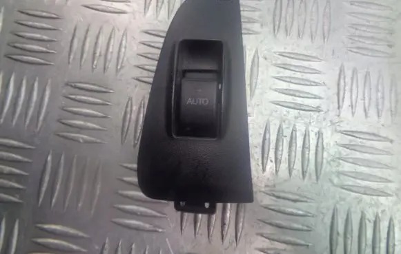 Toyota Avensis T250 Quarter vent window switch 74271-05020