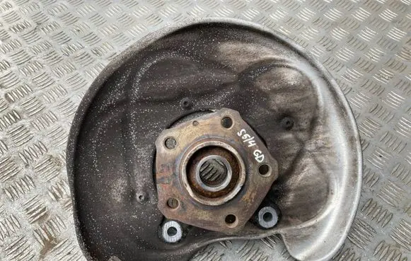 Rear wheel hub