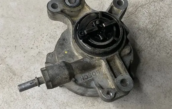 Volvo V50 Vacuum pump D1651B