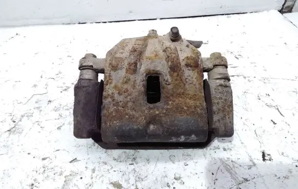 KIA Carens I Front brake caliper