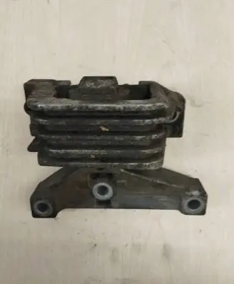 Peugeot 207 Engine mount bracket 96427