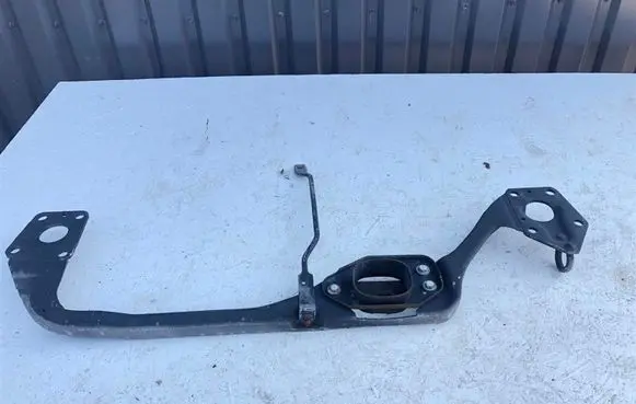 Volkswagen PASSAT B5 Bottom radiator support slam panel 8D0805851