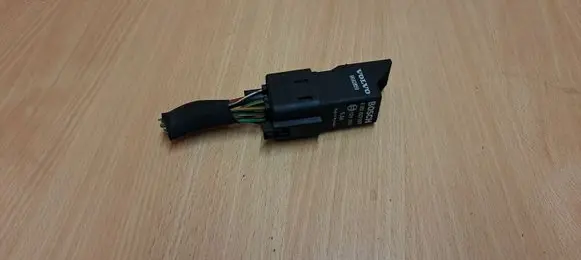 Volvo V50 Glow plug pre-heat relay 0281003037