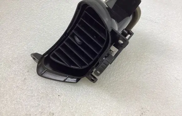 Nissan Almera N16 Dash center air vent grill 761BN00