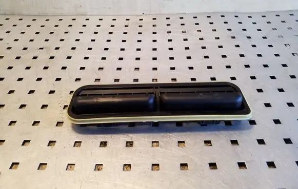 Mercedes-Benz C W204 Quarter panel pressure vent A2048300342