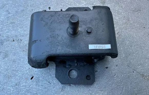 Nissan Patrol Y60 Engine mount bracket 1122001J02