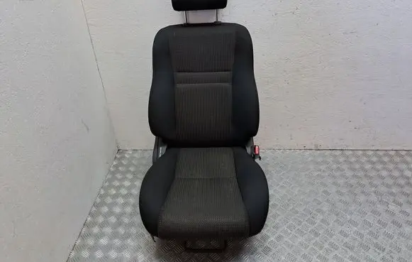 Toyota Avensis T250 Front passenger seat 7143005830B0 7191005180B0