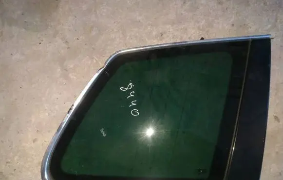 Volkswagen Touareg I Rear side window