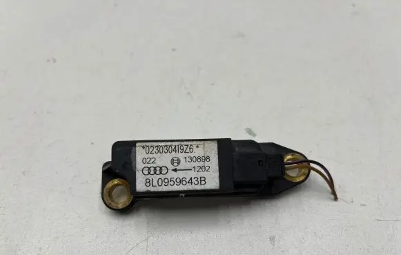 Audi A3 S3 8P Airbag deployment crash/impact sensor 8L0959643B 130898 023030419Z6