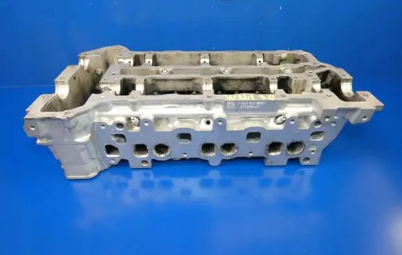 Mercedes-Benz S W221 Engine head A6420108820 R6420163601