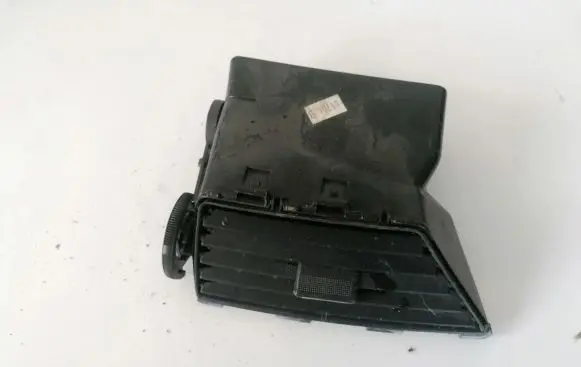 Chrysler Pacifica Dash center air vent grill