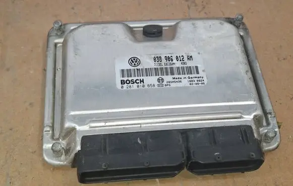 Audi A4 S4 B8 8K Engine control unit/module 038906012AM 28SA5436 0281010658