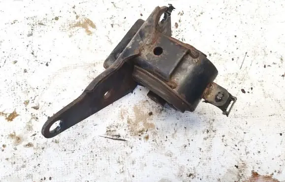 Toyota Avensis Verso Engine mount bracket