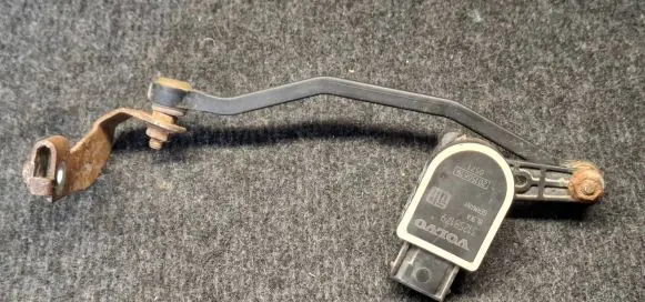 Headlight/headlamp level sensor