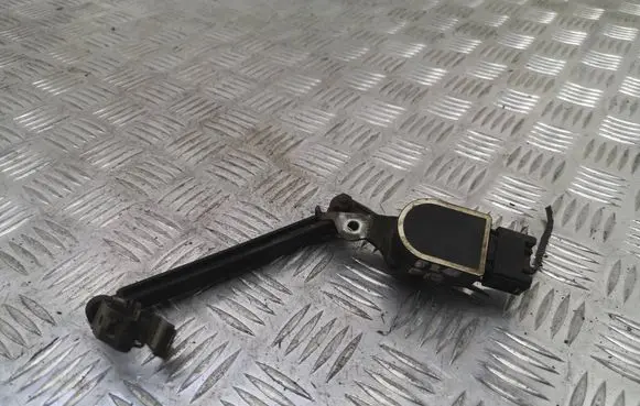 Headlight/headlamp level sensor