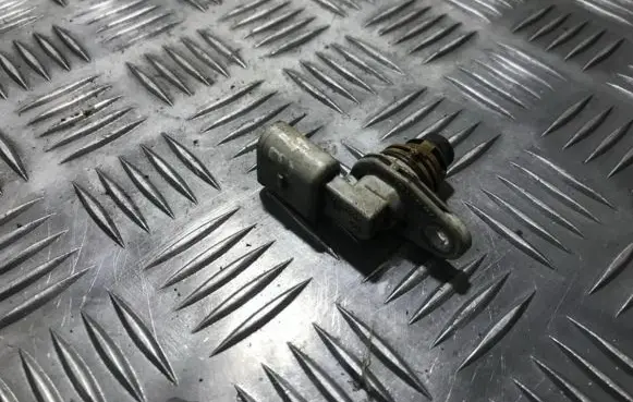 Volkswagen Golf V Camshaft position sensor 030907601d