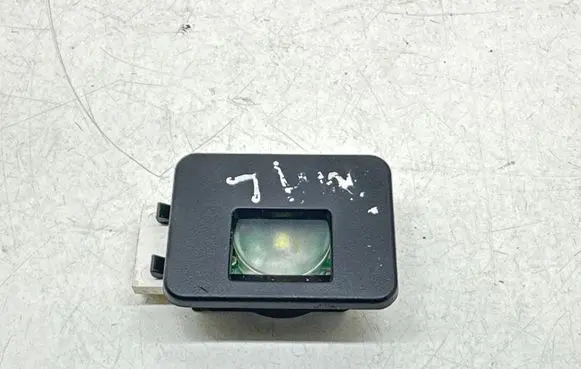 Chevrolet Malibu Front seat light 13507651