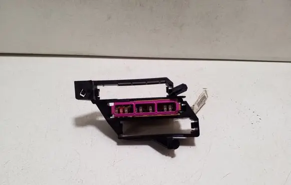 Audi A1 Fuse module 8X2971845 4H0941824A