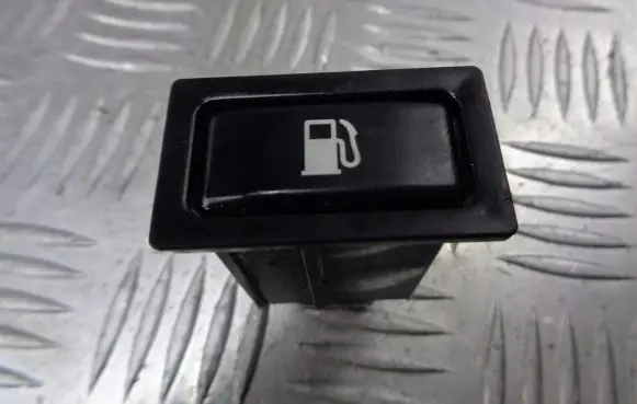 Toyota Avensis T250 Fuel tank opening switch 156795