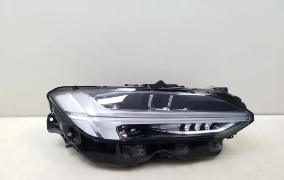 Volvo S90, V90 Headlight/headlamp 31655929