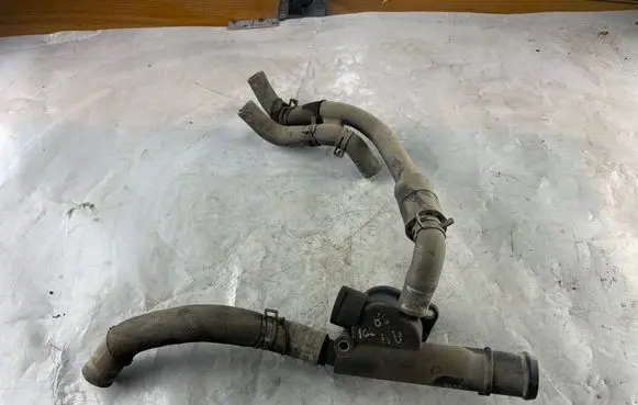 Engine coolant pipe/hose