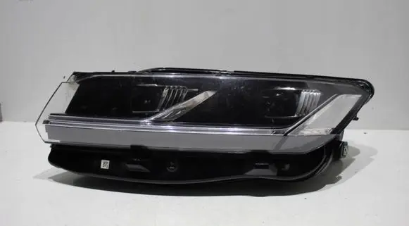 Volkswagen Touareg III Headlight/headlamp