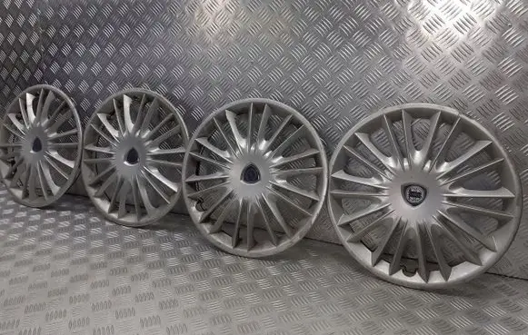 Lancia Ypsilon R15 wheel hub/cap/trim 