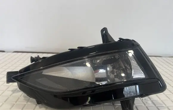 Volkswagen Golf VII Front fog light 90140489 5G0941661F F0GK16004