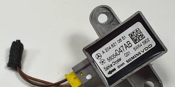 Mercedes-Benz C W204 Airbag deployment crash/impact sensor A2048210651