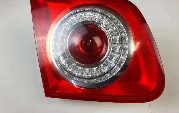 Volkswagen Jetta V Tailgate rear/tail lights 1K5945093