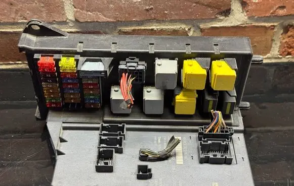 Mercedes-Benz Sprinter W906 Fuse module A9069003502 A9069014500 A9069024301