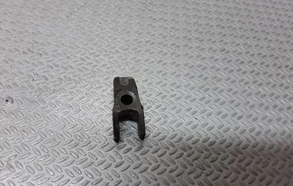 Audi A6 S6 C5 4B Fuel Injector clamp holder