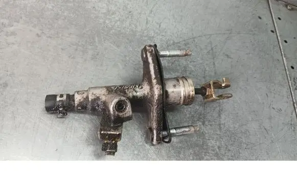 Honda HR-V Clutch master cylinder 