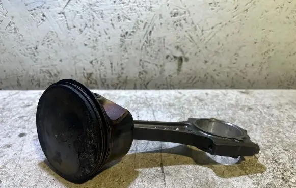 Dodge Challenger Piston with connecting rod