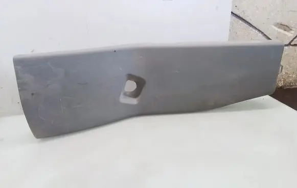 (B) pillar trim (bottom)