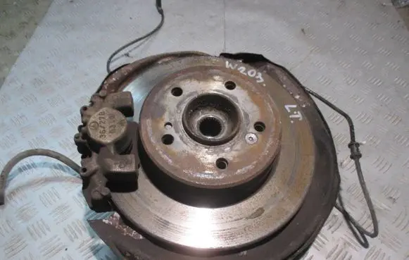 Mercedes-Benz C W203 Stub axle 